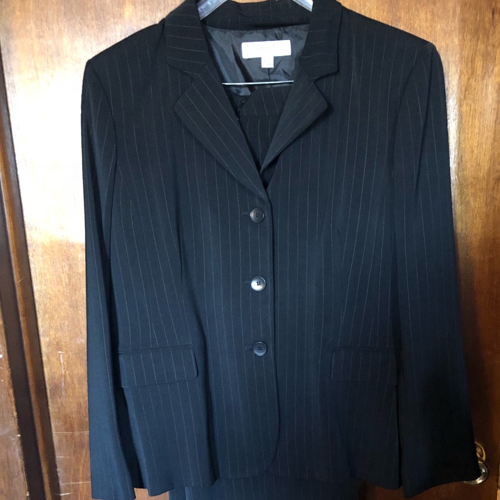 Le Suit 2 piece pin stripe suit